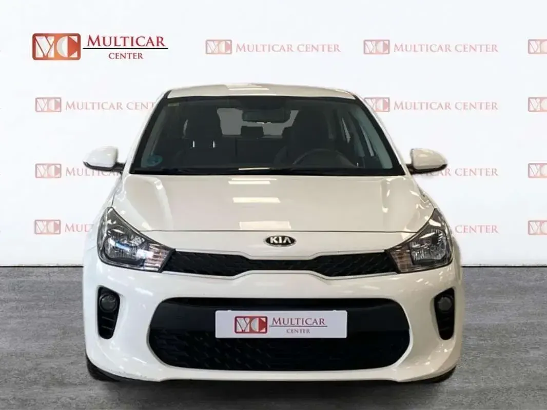 Usado Kia Rio 84 CV (61 kW) 2020 Blanco Berlina
