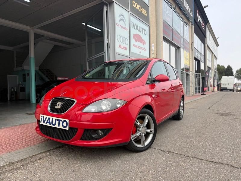Usado Seat Altea Reference 105 CV (77 kW) 2007 Rojo Monovolumen