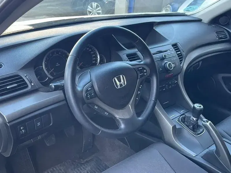 Usado Honda Accord Elegance 156 CV (114 kW) 2010 Blanco Familiar