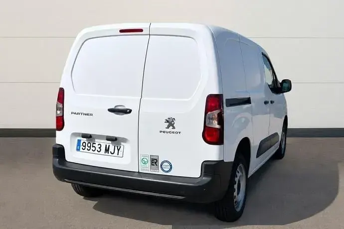 Usado Peugeot Partner 103 CV (75 kW) 2023 Blanco Monovolumen
