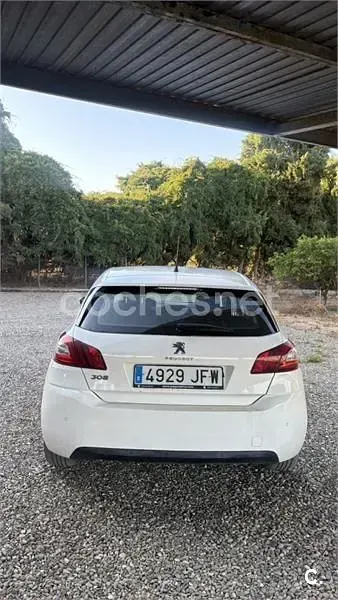 Usado Peugeot 308 Access 82 CV (60 kW) 2015 Blanco Berlina