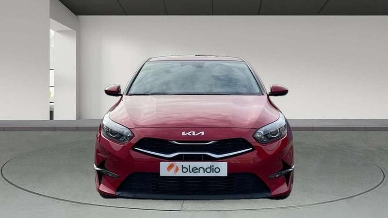 Usado Kia Ceed 101 CV (74 kW) 2024 Rojo Utilitario