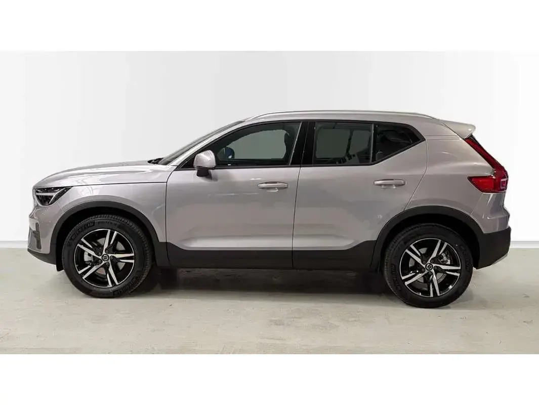 Nuevo Volvo XC40 Core 2025 Gris SUV