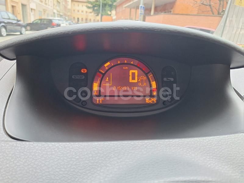 Usado Renault Grand Modus Evolution 90 CV (66 kW) 2011 Negro Monovolumen