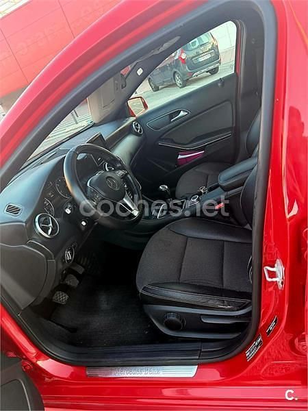 Usado Mercedes A200 Urban 136 CV (100 kW) 2014 Rojo Berlina