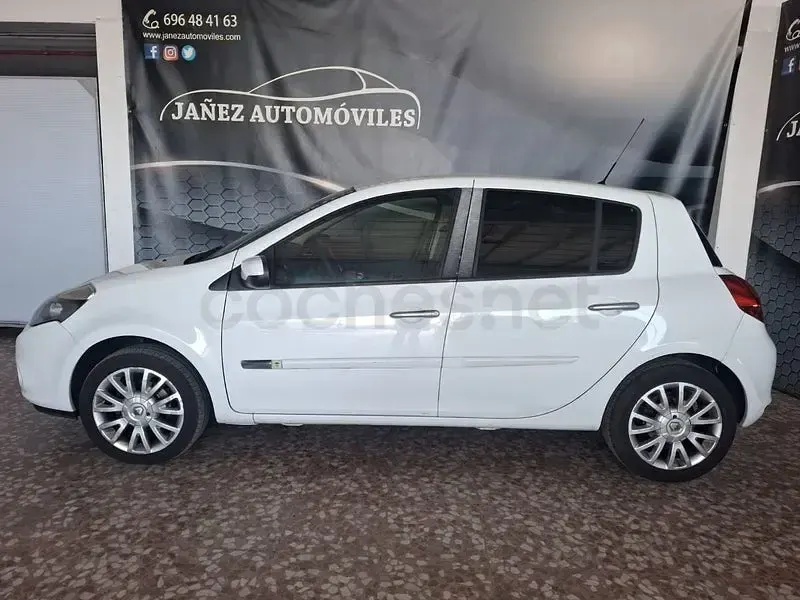 Usado Renault Clio II Business 85 CV (62 kW) 2009 Blanco Berlina