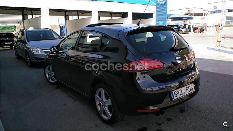 Usado Seat Leon Sport 140 CV (102 kW) 2006 Negro Utilitario