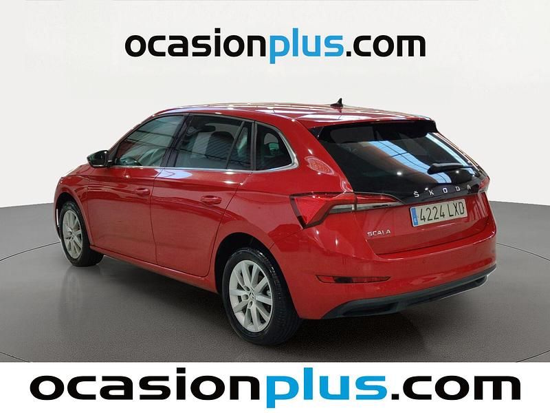 Usado Skoda Scala 110 CV (80 kW) 2022 Rojo Utilitario