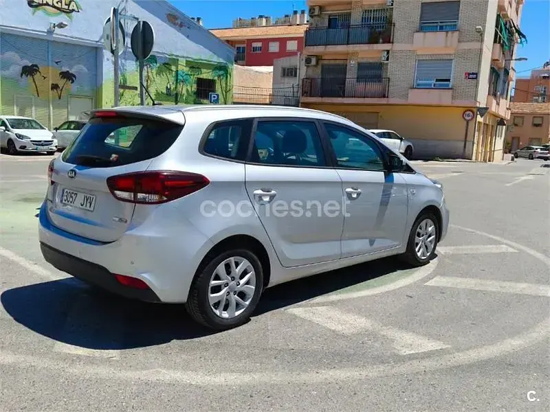 Usado Kia Carens 115 CV (84 kW) 2017 Blanco Monovolumen