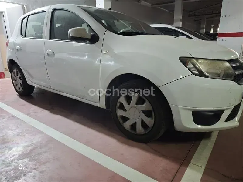 Usado Dacia Sandero Lauréate 90 CV (66 kW) 2013 Blanco Berlina