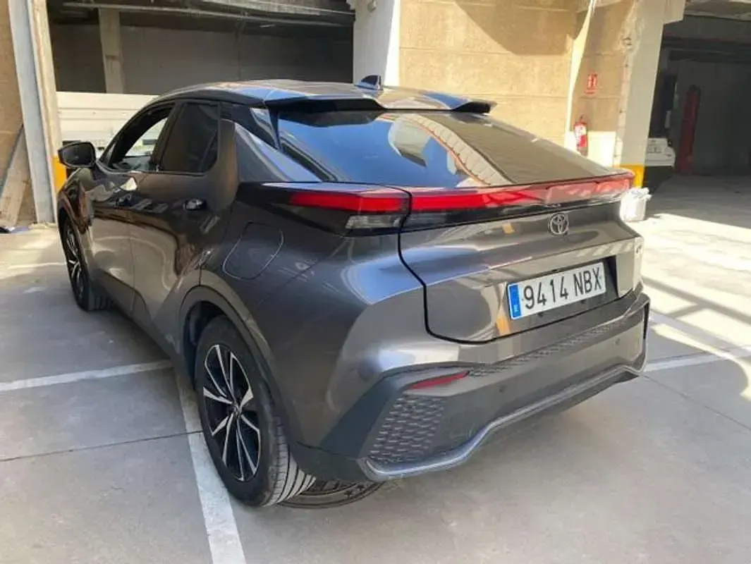 Usado Toyota C-HR Advance 141 CV (103 kW) 2025 Gris SUV