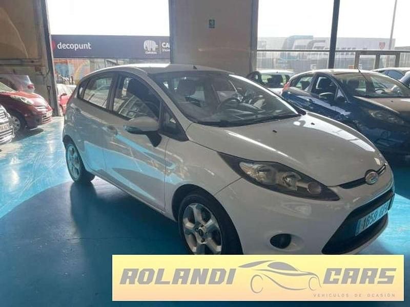 Usado Ford Fiesta Trend 82 CV (60 kW) 2009 Blanco Utilitario