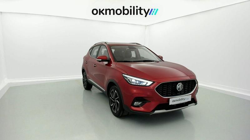 Usado MG ZS Luxury 106 HP (77 kW) 2023 Vermelho Sedan
