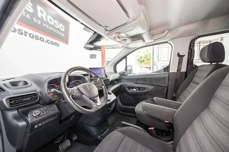 Usado Opel Combo 130 CV (95 kW) 2023 Gris / plata Monovolumen