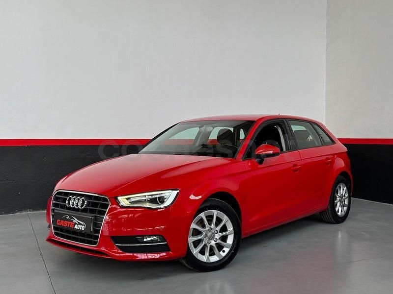 Usado Audi A3 Advanced 110 CV (80 kW) 2015 Rojo Berlina