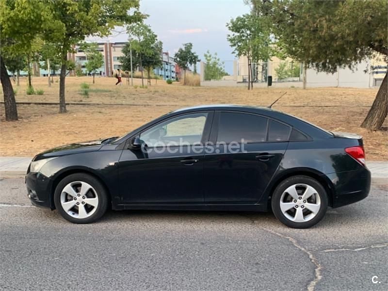 Usado Chevrolet Cruze LS 125 CV (91 kW) 2010 Negro Berlina