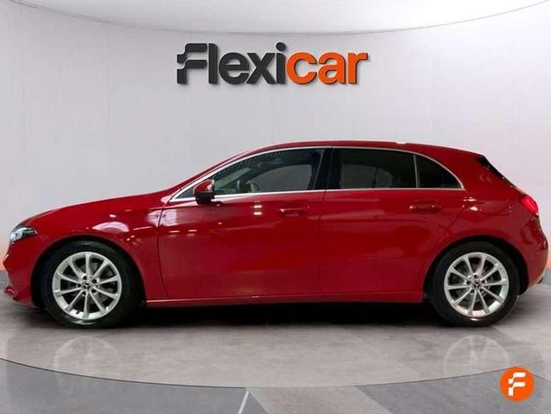 Usado Mercedes A180 116 CV (85 kW) 2020 Rojo Utilitario