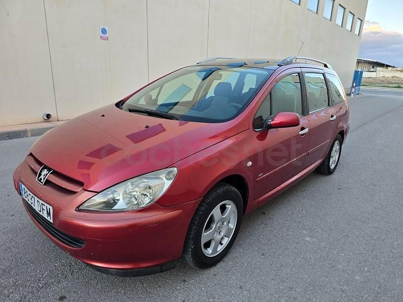 Usado Peugeot 307 90 CV (66 kW) 2005 Granate Familiar