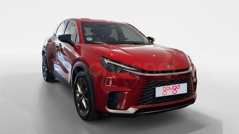 Usado Lexus LBX 136 CV (100 kW) 2025 Rojo SUV