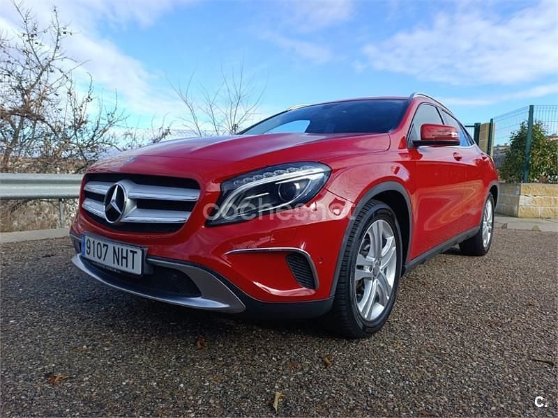 Usado Mercedes GLA200 Urban 156 CV (114 kW) 2015 Rojo SUV