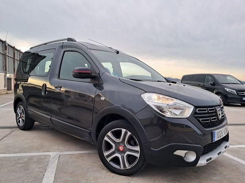 Usado Dacia Dokker 102 CV (75 kW) 2019 Gris / plata Monovolumen
