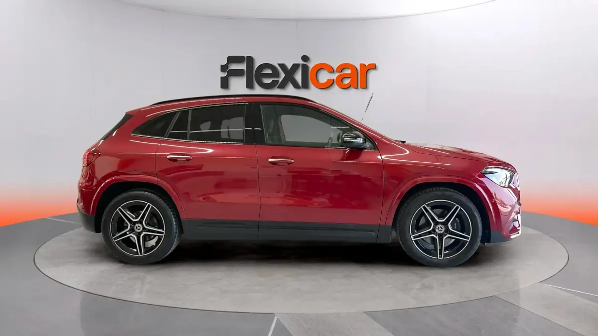 Usado Mercedes GLA200 163 CV (119 kW) 2023 Granate SUV
