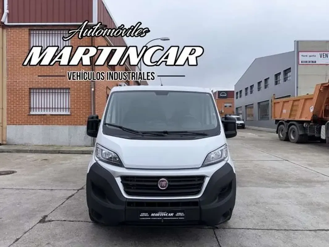 Usado Fiat Ducato 120 CV (88 kW) 2019 Gris Van
