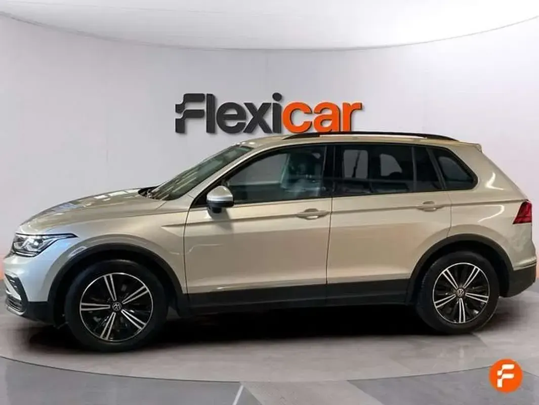 Usado VW Tiguan Life 150 CV (110 kW) 2024 Gris SUV
