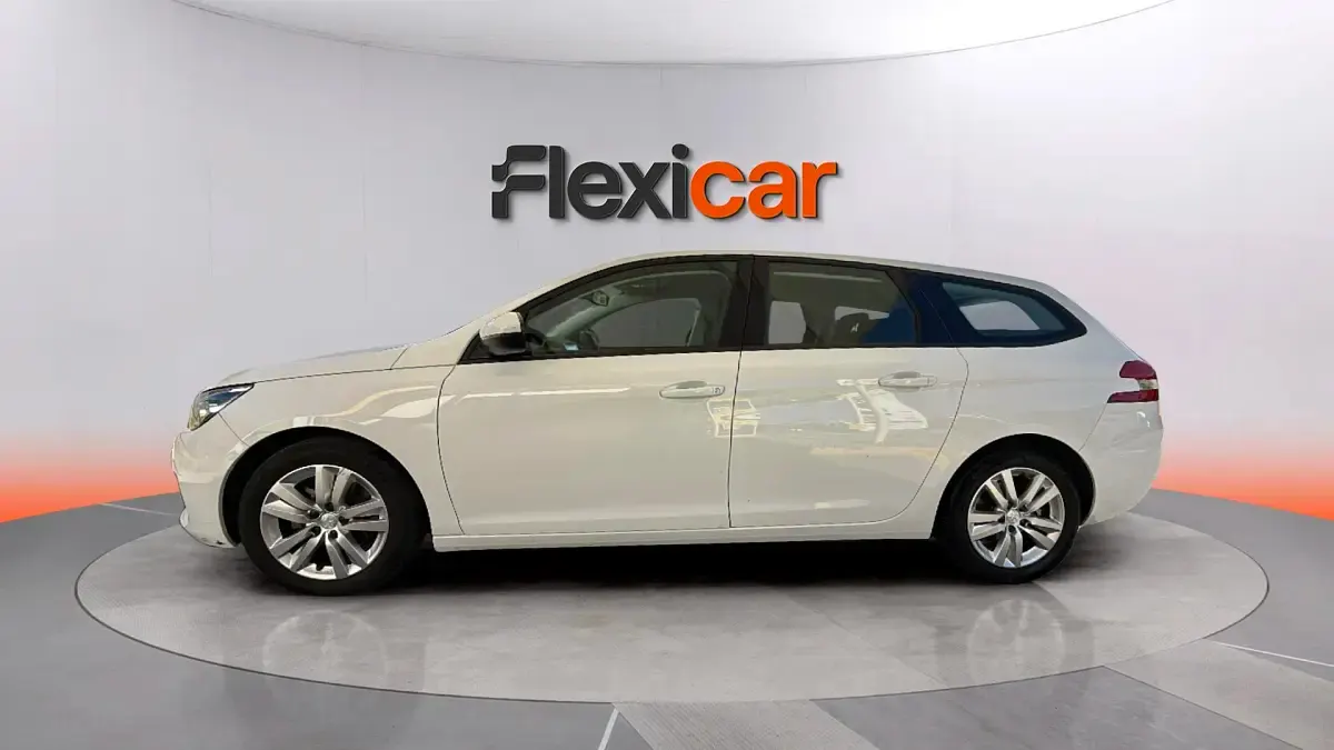 Usado Peugeot 308 Style 100 CV (73 kW) 2020 Blanco Familiar