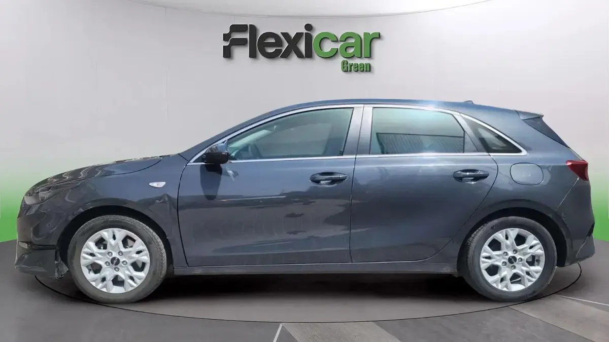 Usado Kia Ceed 136 CV (100 kW) 2023 Gris Utilitario