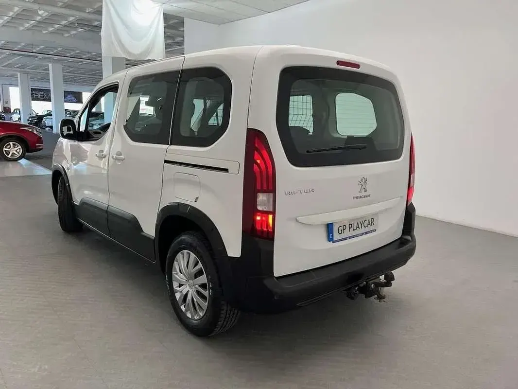 Usado Peugeot Rifter Active 100 CV (73 kW) 2019 Blanco Monovolumen