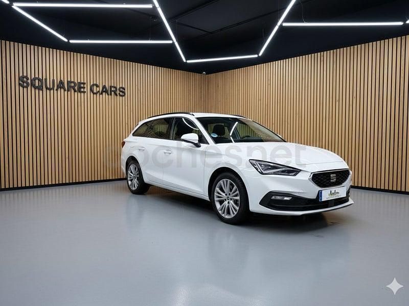 Usado Seat Leon Style 150 CV (110 kW) 2022 Blanco Familiar