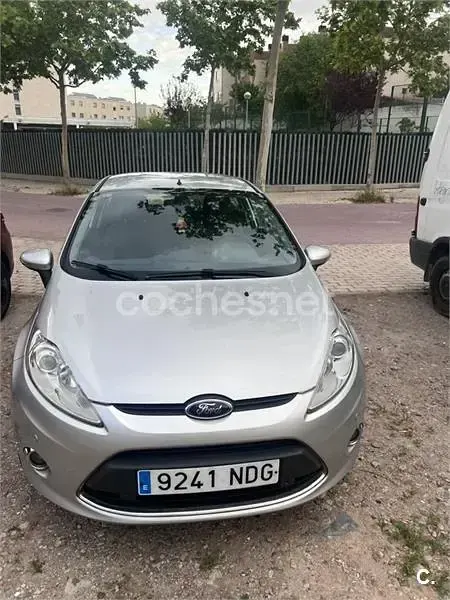 Usado Ford Fiesta 96 CV (70 kW) 2011 Gris / plata Berlina