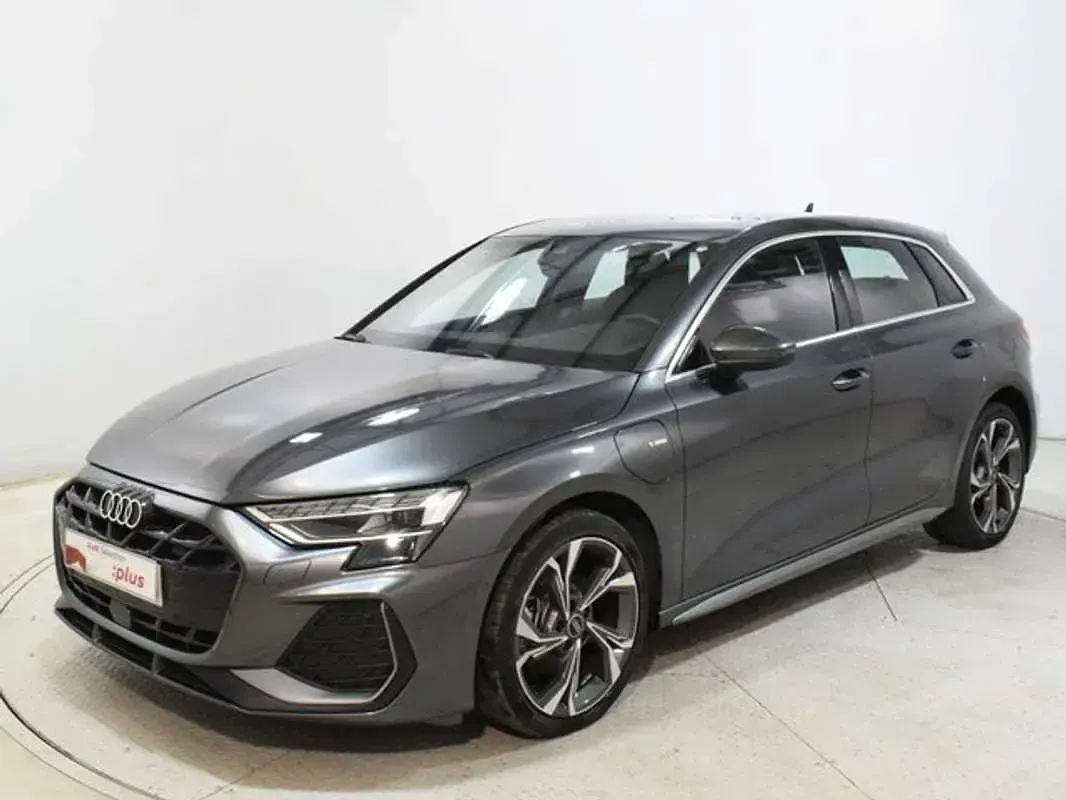 Usado Audi A3 Sportback e-tron S-Line 204 CV (150 kW) 2025 Gris Utilitario