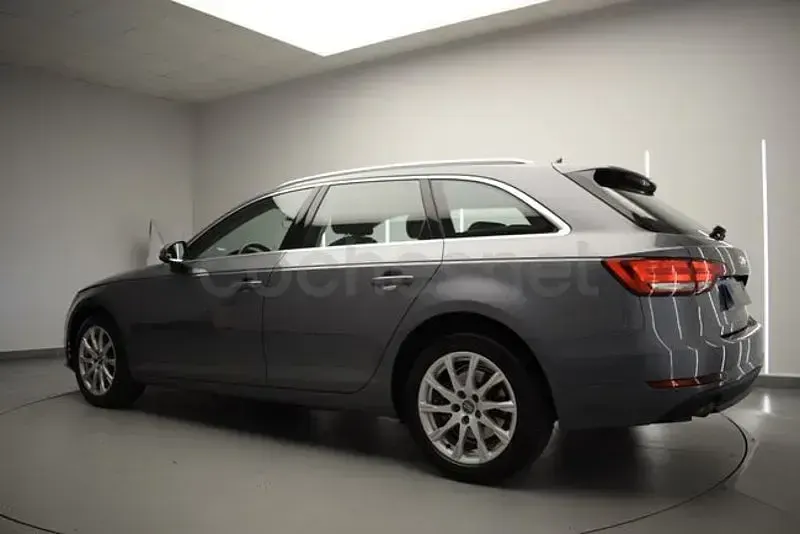 Usado Audi A4 Advanced 150 CV (110 kW) 2017 Gris / plata Familiar