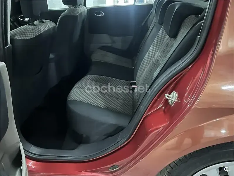 Usado Renault Mégane II Dynamique 120 CV (88 kW) 2004 Granate Berlina