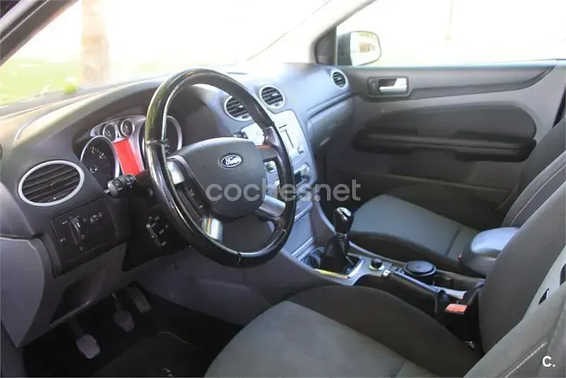 Usado Ford Focus Ghia 115 CV (84 kW) 2008 Negro Familiar