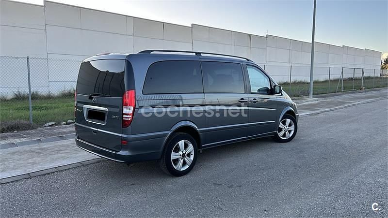 Usado Mercedes Viano 150 CV (110 kW) 2011 Gris / plata Monovolumen