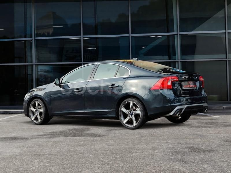 Usado Volvo S60 R-Design 136 CV (100 kW) 2013 Gris / plata Berlina