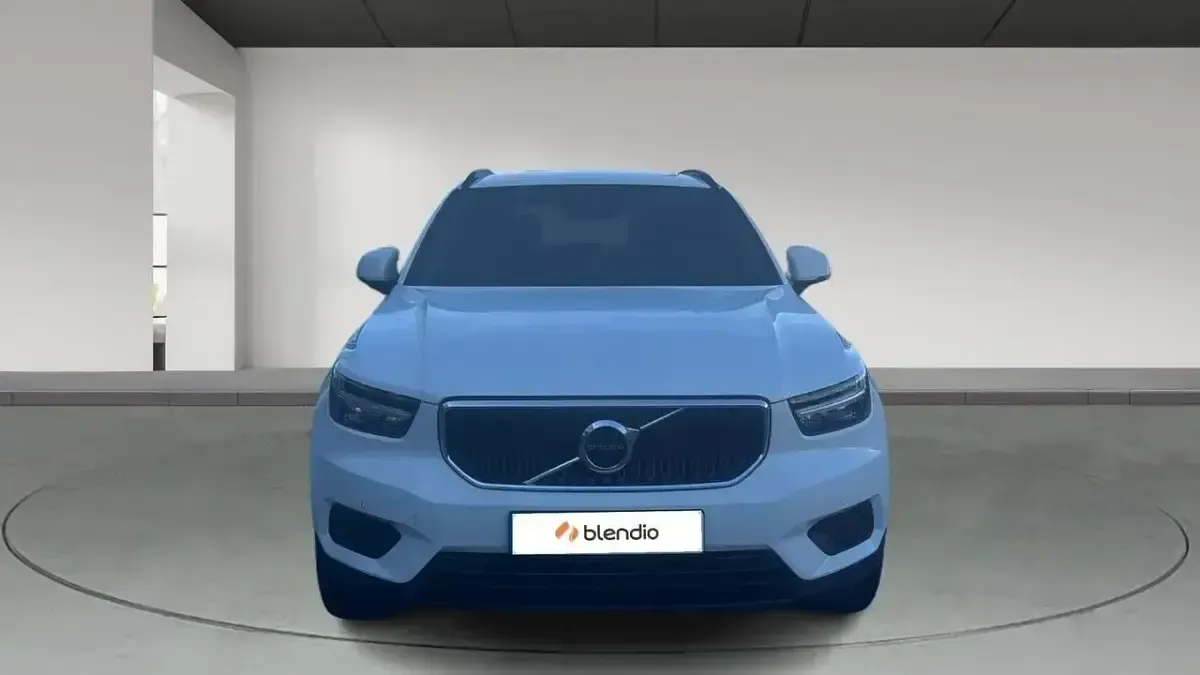 Käytetty Volvo XC40 R-Design 129 HP (94 kW) 2022 Valkoinen Katumaasturi