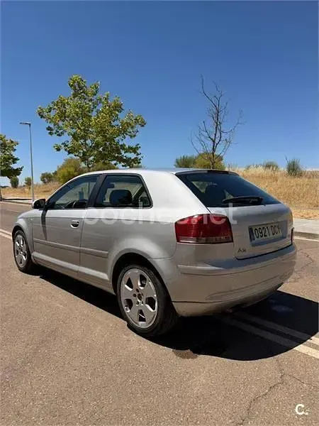 Usado Audi A3 Ambition 105 CV (77 kW) 2005 Gris / plata Utilitario