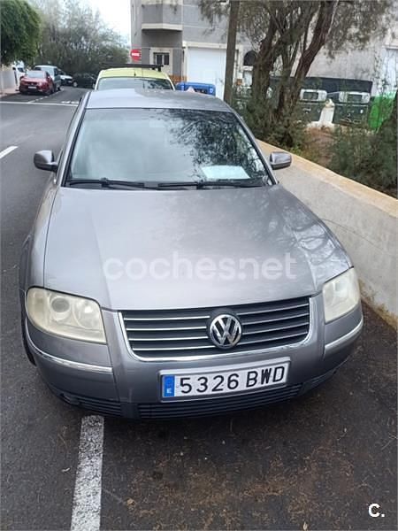 Usado VW Passat Trendline 130 CV (95 kW) 2002 Gris / plata Berlina