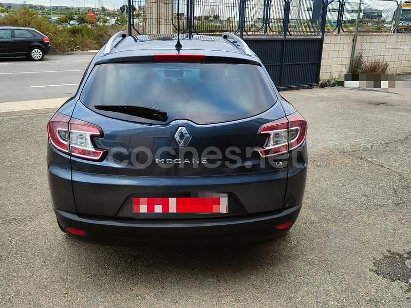 Usado Renault Mégane Bose Edition 130 CV (95 kW) 2015 Gris / plata Berlina
