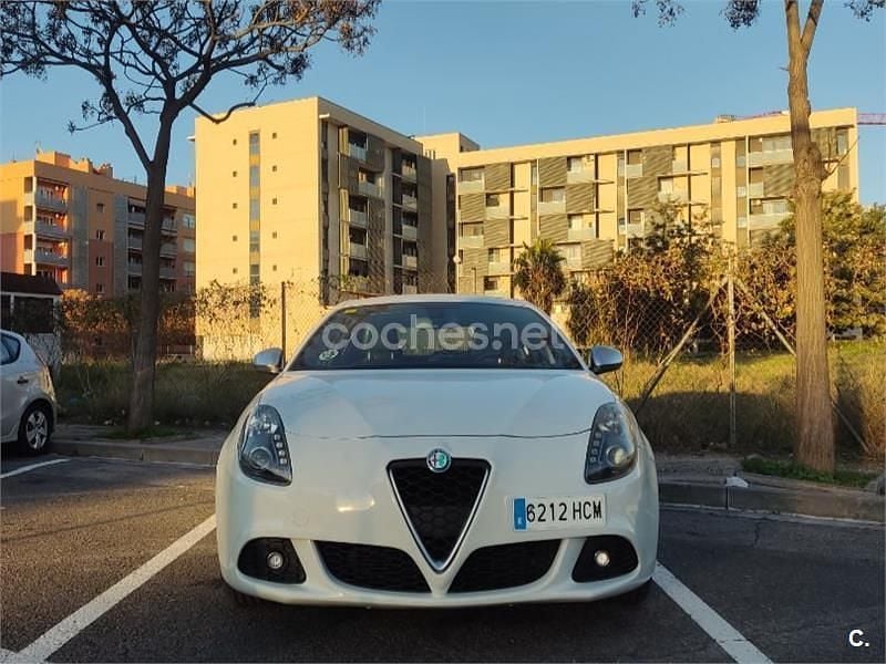 Blanco Usado 2011 Alfa Romeo Giulietta Distinctive Berlina | 7900 € (Precio justo) - Imagen 1/4