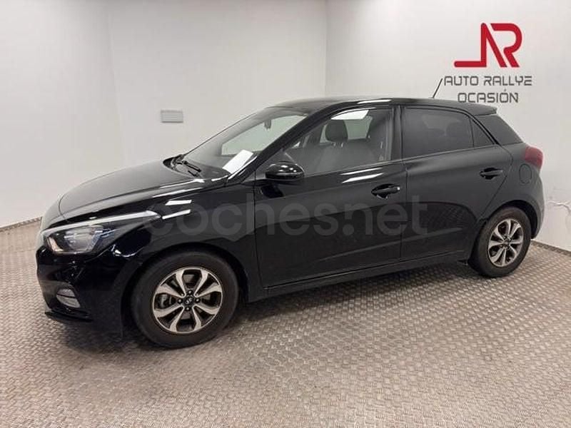 Usado Hyundai i20 100 CV (73 kW) 2020 Negro Berlina