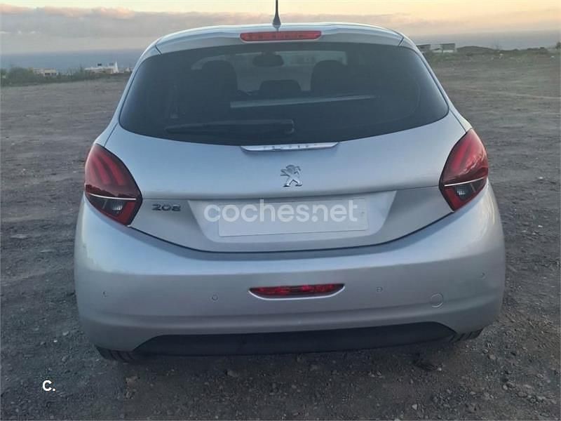 Usado Peugeot 208 Allure 110 CV (80 kW) 2018 Gris / plata Utilitario