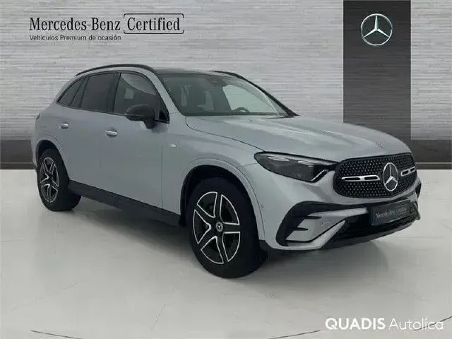 Usado Mercedes GLC300e 313 CV (230 kW) 2025 Plata hightech