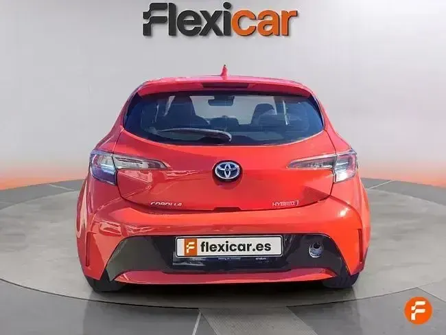 Usado Toyota Corolla Active 122 CV (89 kW) 2022 Rojo Utilitario