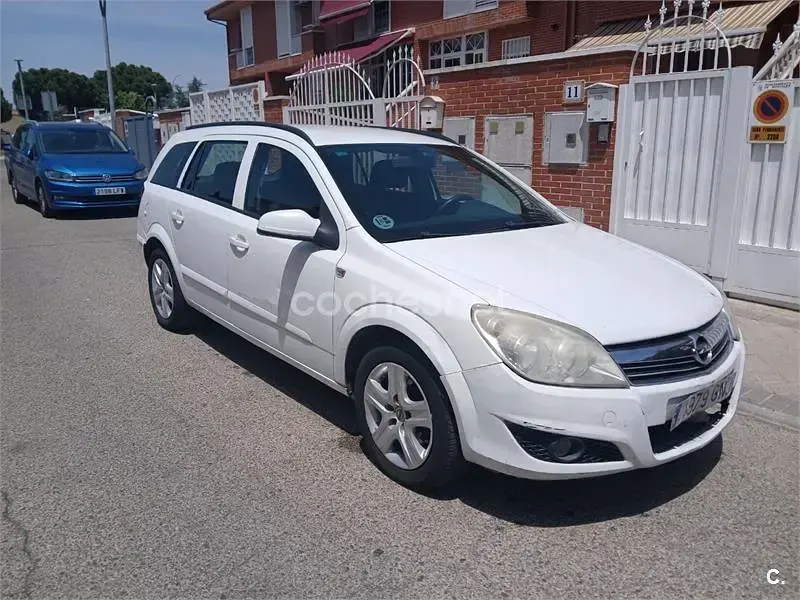 Usado Opel Astra Edition 110 CV (80 kW) 2009 Blanco Familiar