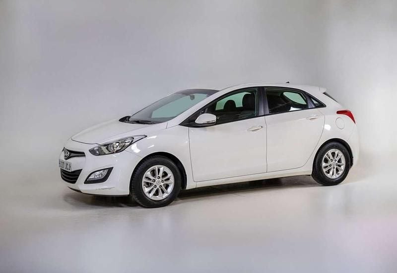 Usado Hyundai i30 101 HP (74 kW) 2015 Branco Citadino